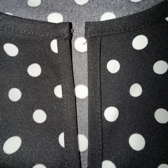 NWT Karl Lagerfeld women’s Black and White Polka Dot Blouse sleeveless size xl - Picture 3 of 10